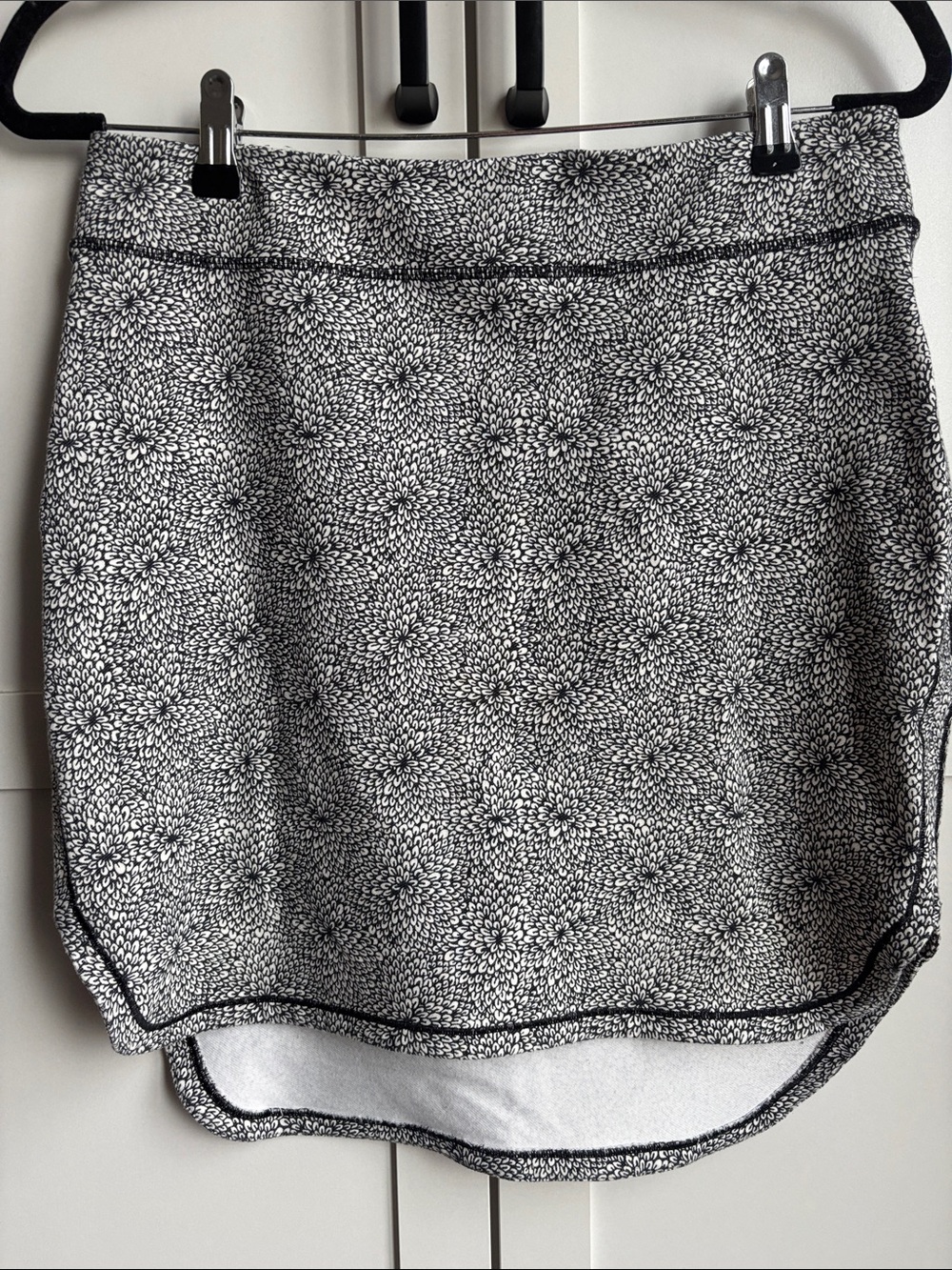 Lululemon RARE City Skirt Plush Petal Deep Coal Ghost. Size 8